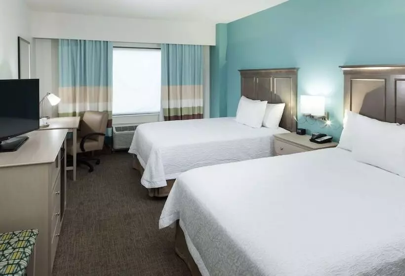 ２ダブルベッドのスタンダードルーム, Hampton Inn & Suites Carolina Beach Oceanfront
