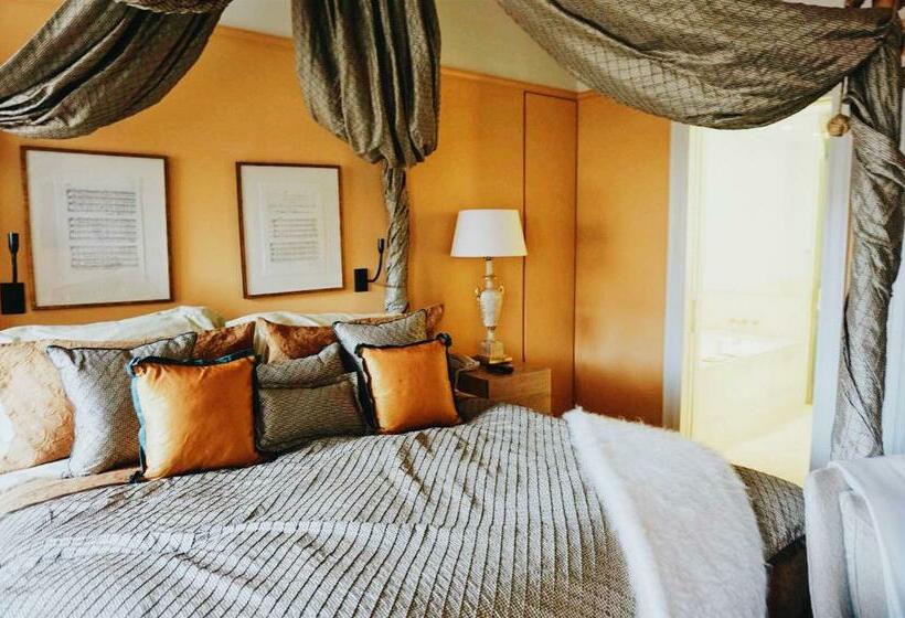 スタンダードルーム, The Ivy