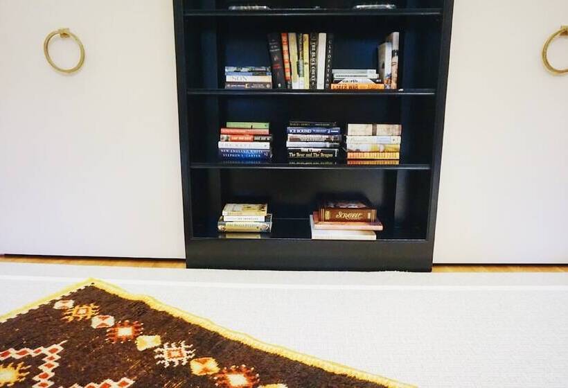 スタンダードルーム, The Ivy