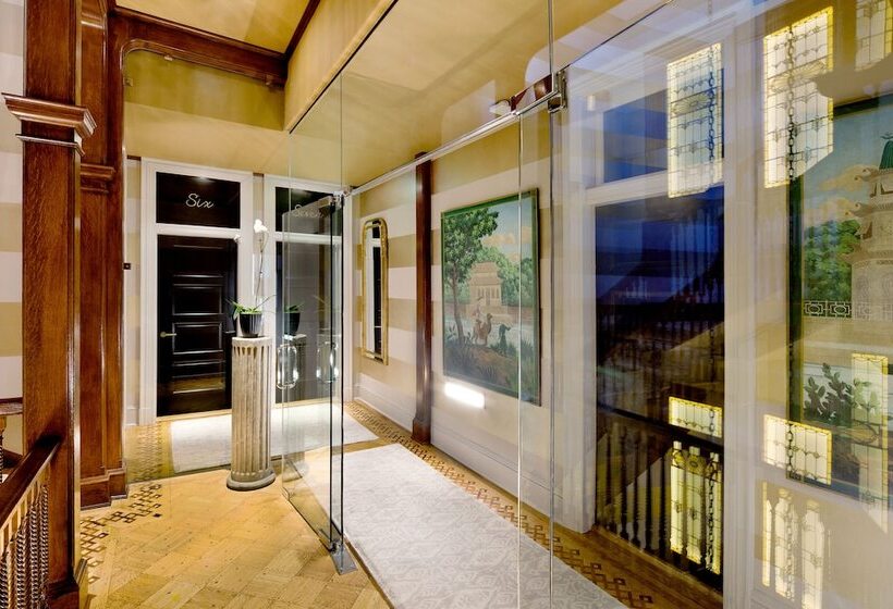 スタンダードルーム, The Ivy