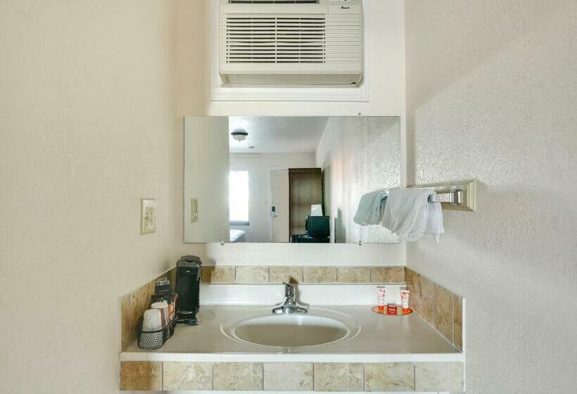 带大床的标准间, Route 66 Inn