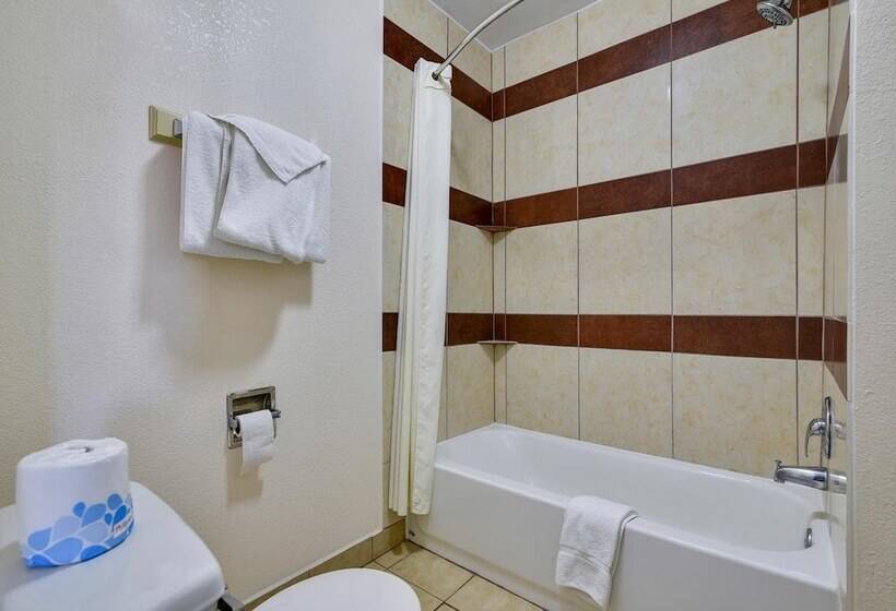 带2个双人床的标准工作室, Route 66 Inn