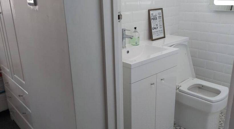 家庭间, Trentham House