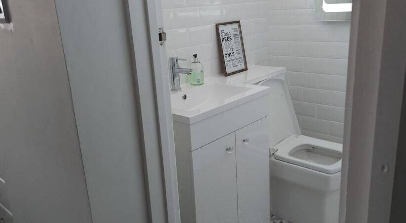 家庭间, Trentham House