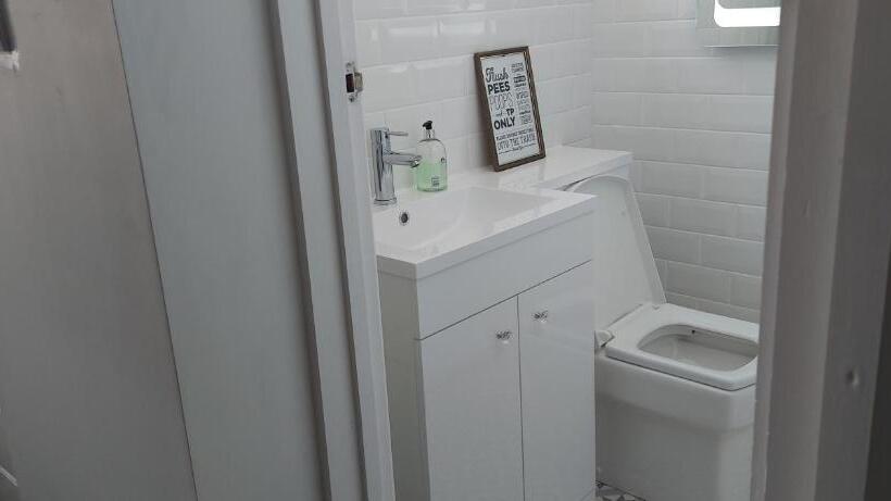 家庭间, Trentham House