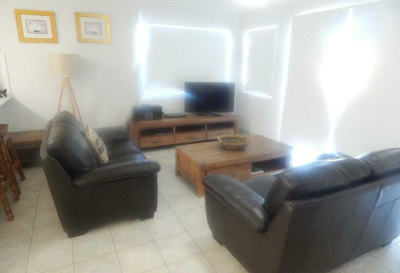 Апартаменты 2 Спальни с Балконом, Tranquil Shores Holiday Apartments