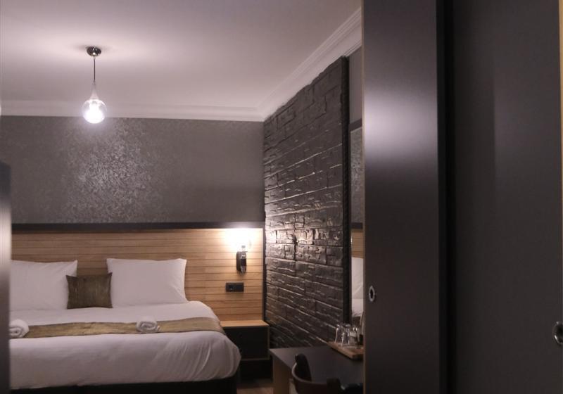 غرفة قياسية ثلاثية, çag Otel