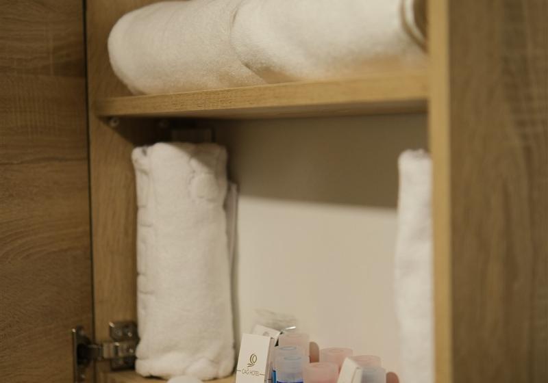 غرفة قياسية ثلاثية, çag Otel