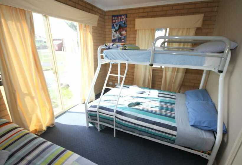 חדר משפחתי, Acacia Snowy Motel