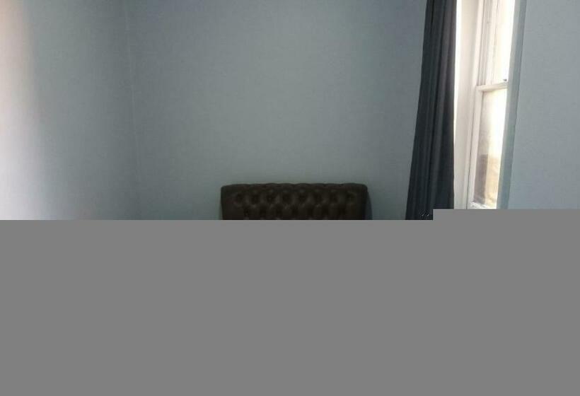 スタンダードシングルルーム, Backpackers Imperial