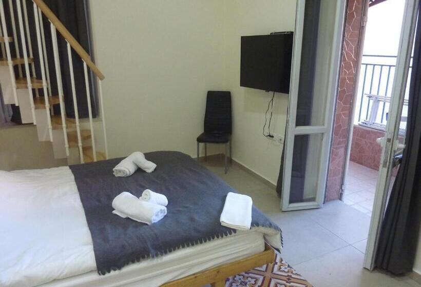 غرفة ديلوكس مزودة بشرفة, Allenby 2 Bed & Breakfast