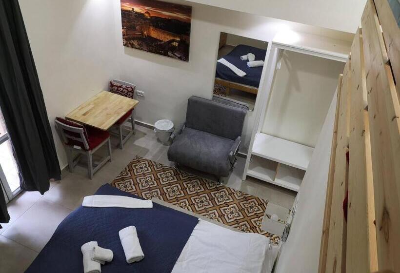 غرفة ديلوكس مزودة بشرفة, Allenby 2 Bed & Breakfast