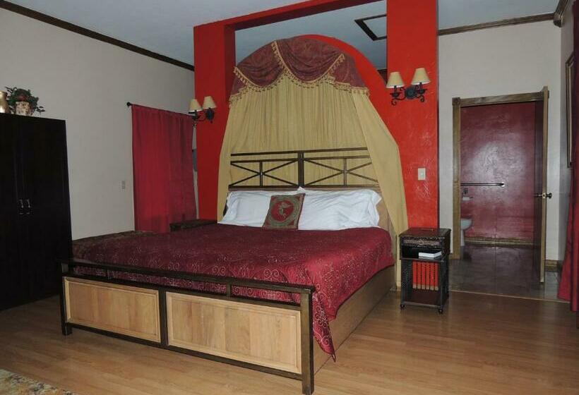 جناح ديلوكس سرير كينج, The Whispering Pines Inn