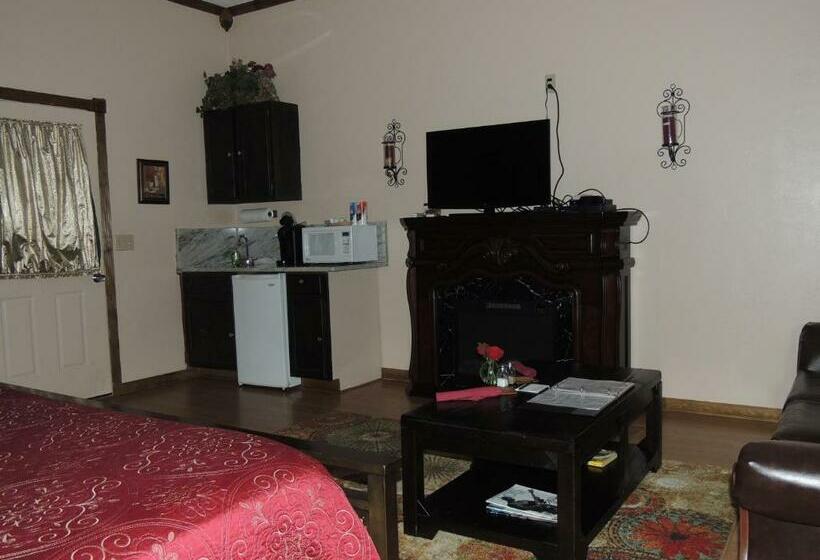 جناح ديلوكس سرير كينج, The Whispering Pines Inn