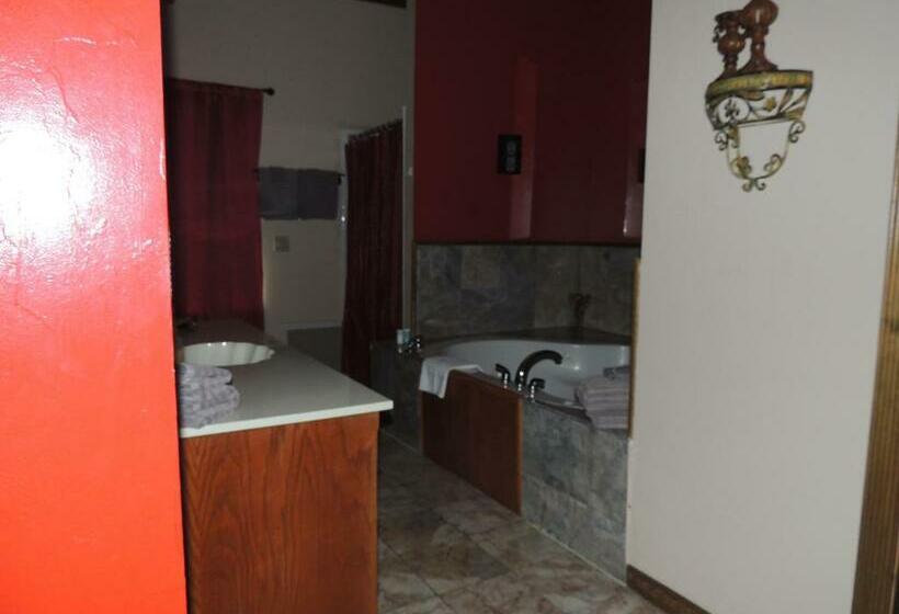 חדר דלוקס עם מיטת קינג, The Whispering Pines Inn
