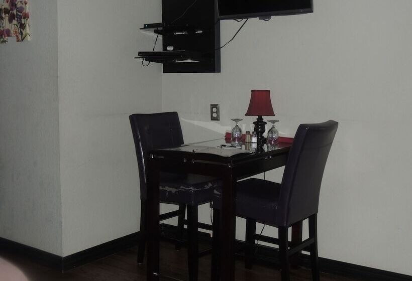 חדר דלוקס, The Whispering Pines Inn