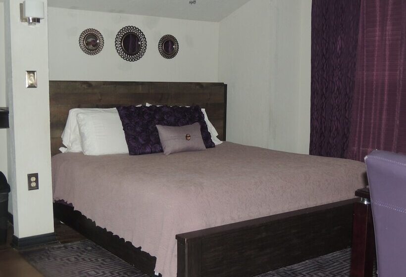غرفة ديلوكس, The Whispering Pines Inn