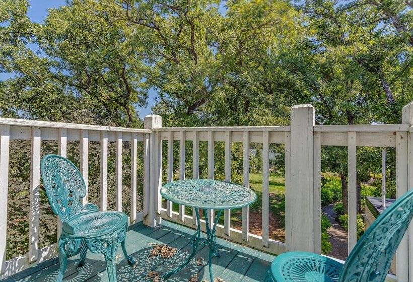 غرفة ديلوكس, The Whispering Pines Inn