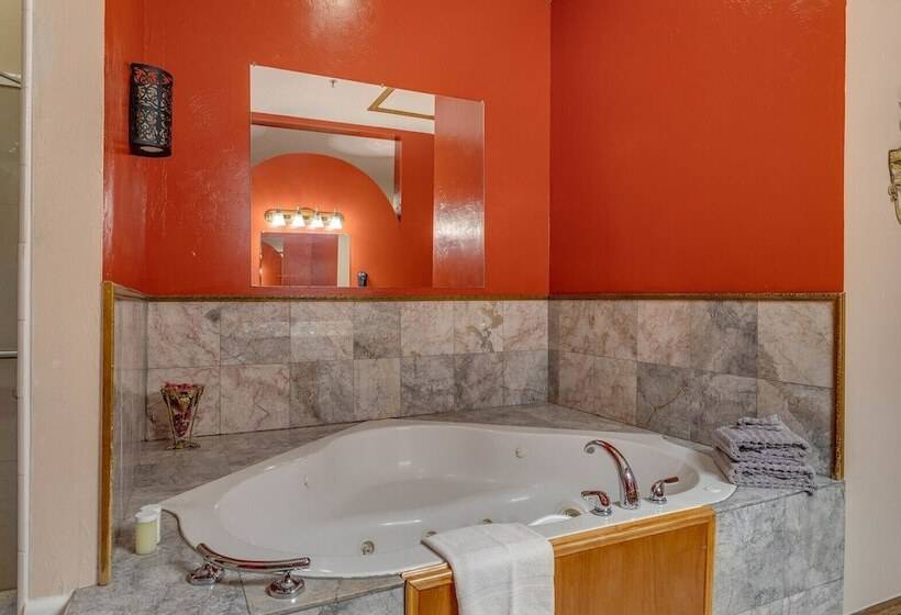 غرفة ديلوكس, The Whispering Pines Inn