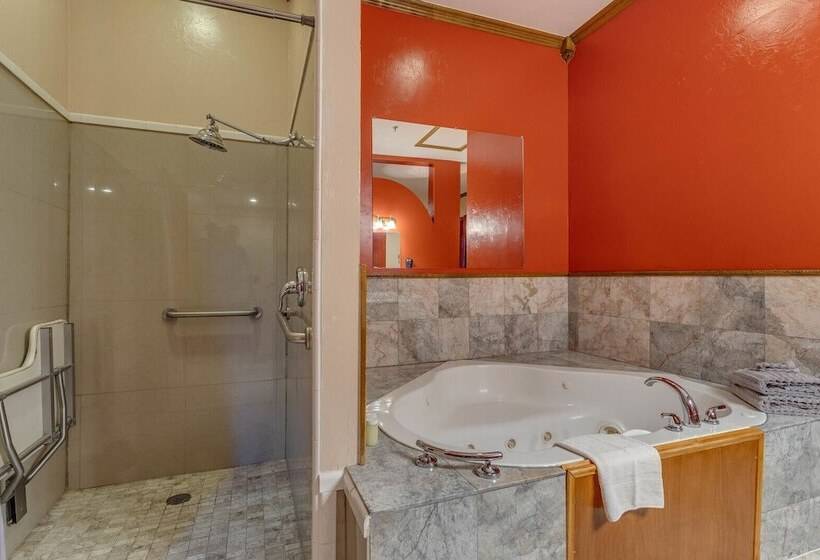 غرفة ديلوكس, The Whispering Pines Inn