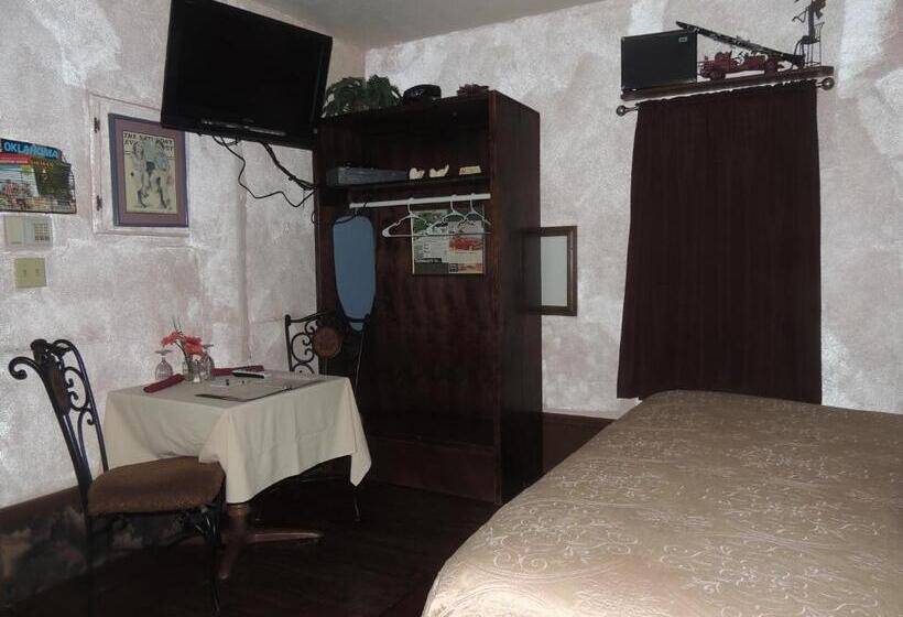 חדר דלוקס, The Whispering Pines Inn