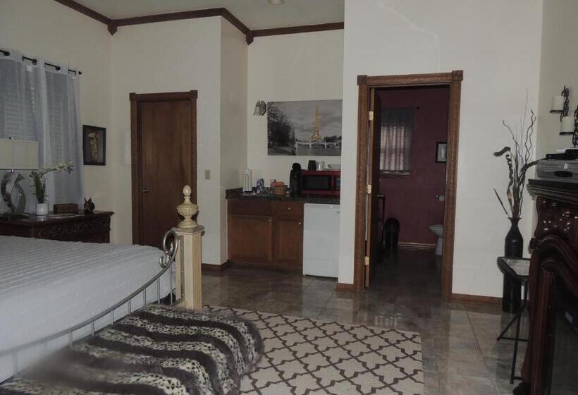 סוויטה דלוקס, The Whispering Pines Inn