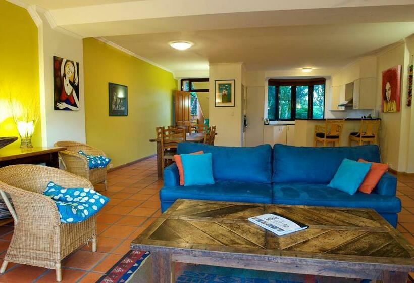 דירת שלושה חדרים, Byron Links Apartments