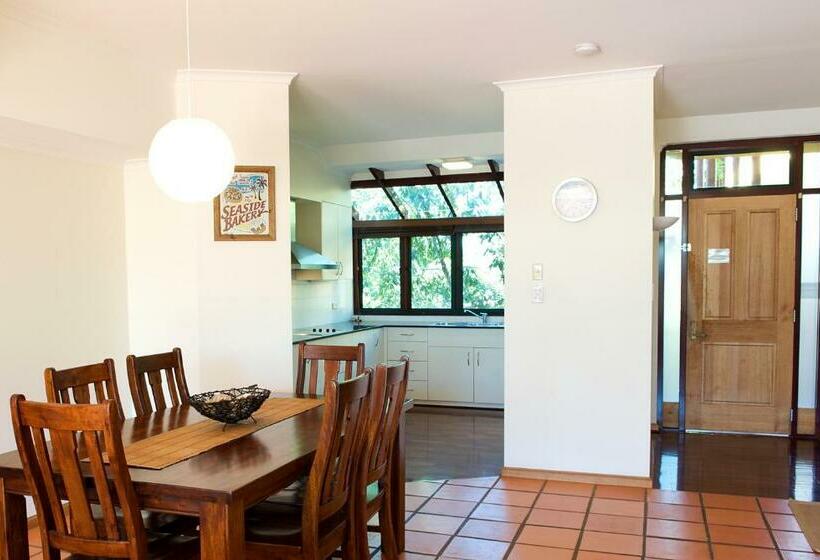 דירת שלושה חדרים, Byron Links Apartments