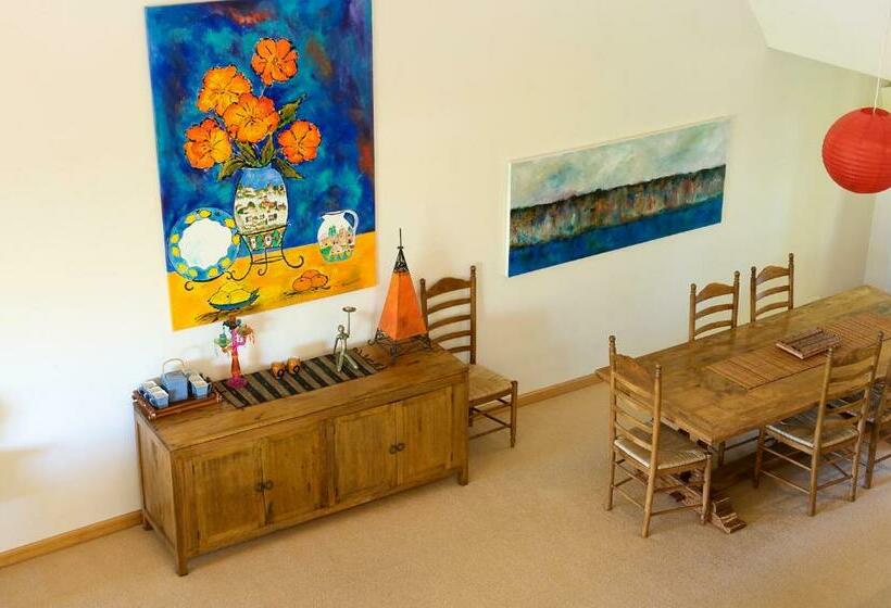 דירת שלושה חדרים, Byron Links Apartments