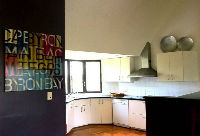 דירת שלושה חדרים, Byron Links Apartments