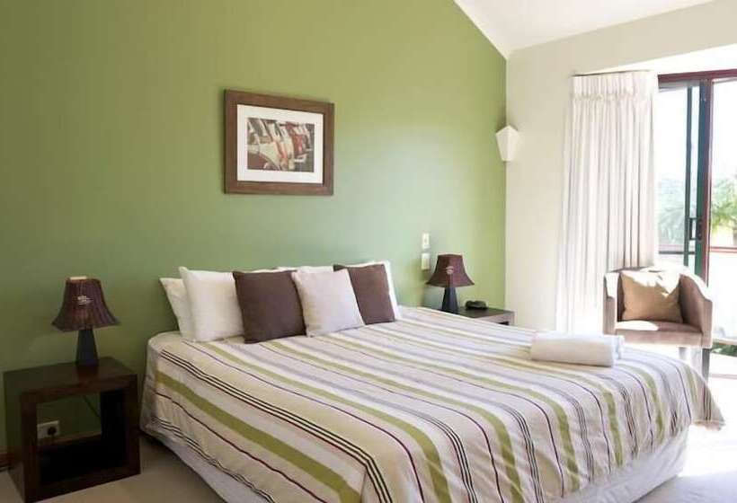 דירת שלושה חדרים, Byron Links Apartments