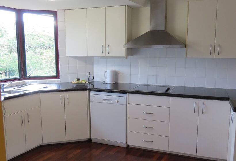 דירת שלושה חדרים, Byron Links Apartments