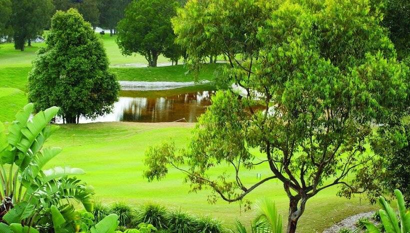 דירת שלושה חדרים, Byron Links Apartments