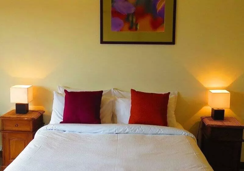 1 Bedroom Penthouse Apartment, Byron Links Apartments