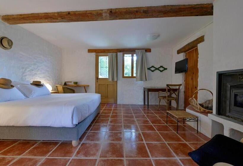 标准三人间, Domaine De Fraisse