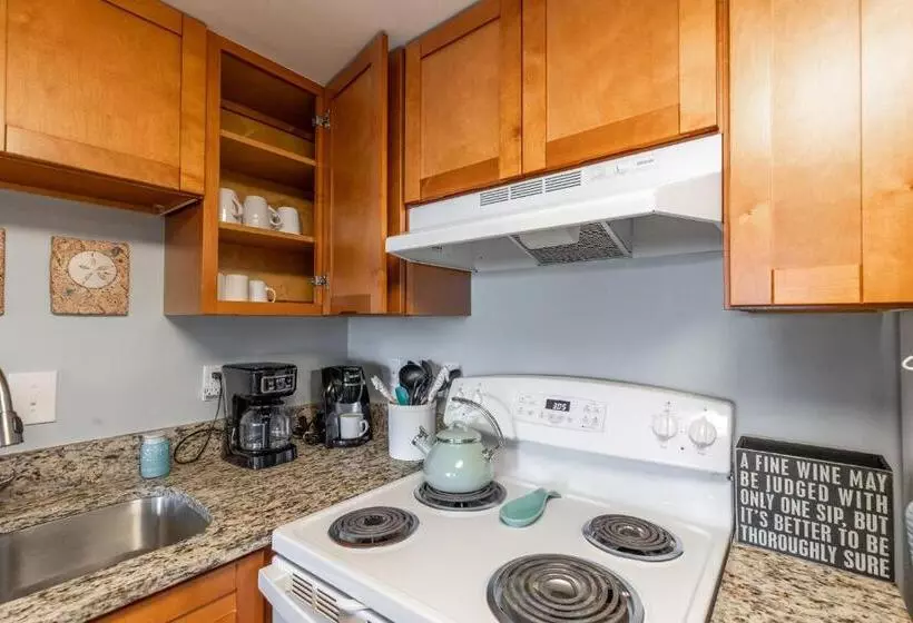 2 Bedroom Apartment with Views, Bay Club Resort