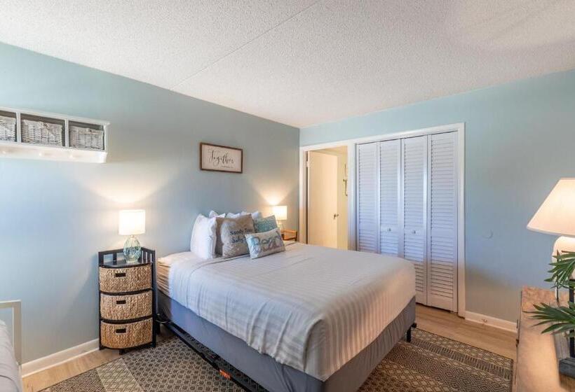 2 Bedroom Apartment with Views, Bay Club Resort