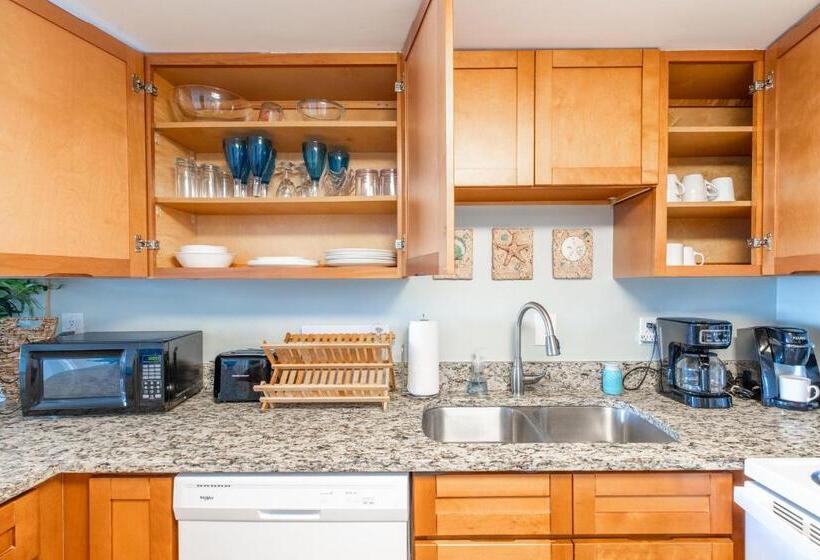 2 Bedroom Apartment with Views, Bay Club Resort