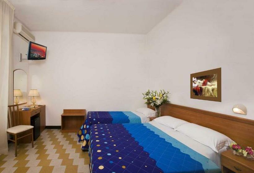 غرفة قياسية ثلاثية, B&b Italia