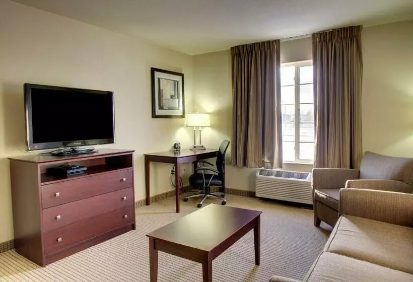 キングサイズベッドのデラックススイート, Cobblestone Inn And Suites   Eaton