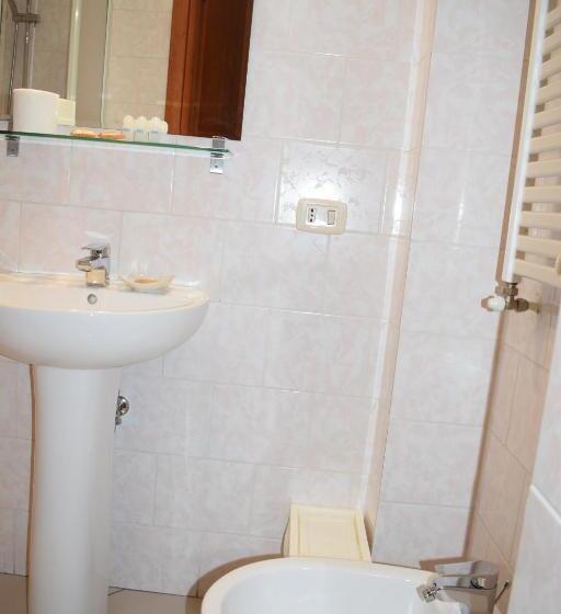 اتاق استاندارد سه نفره, Dalmazia