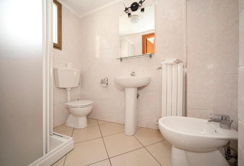 اتاق استاندارد چهار تخته, Dalmazia