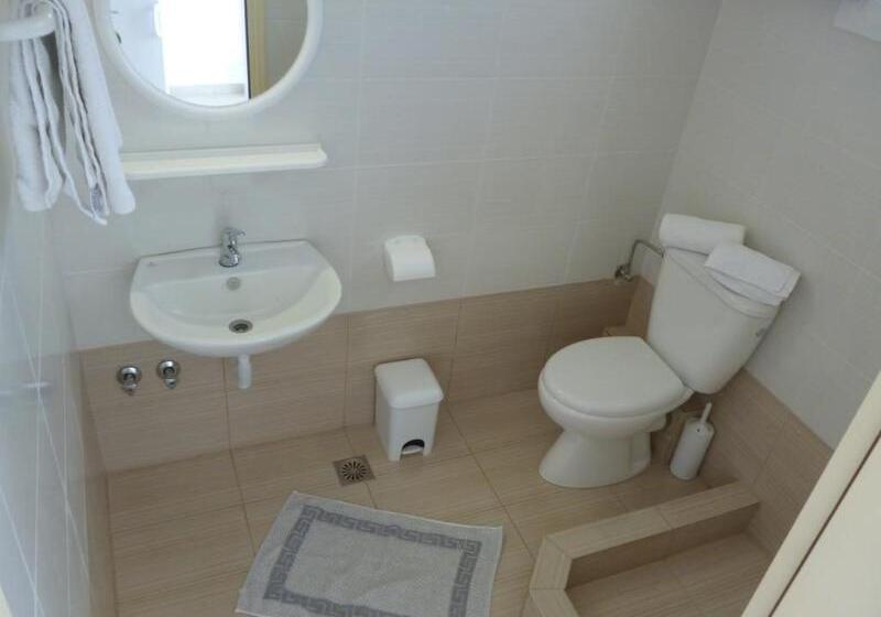 اتاق استاندارد, Despoina