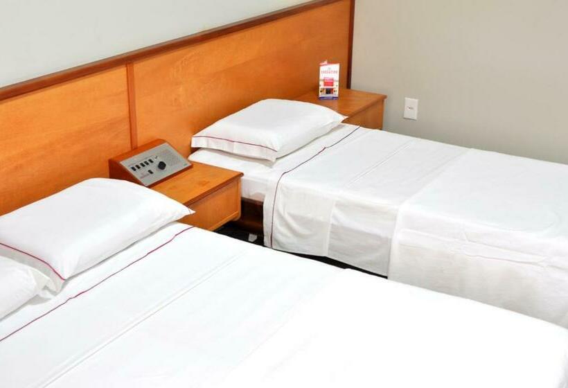 标准三人间, Executivo