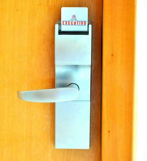 标准单人间, Executivo