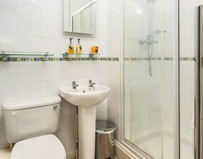 غرفة قياسية, Inn In The Park