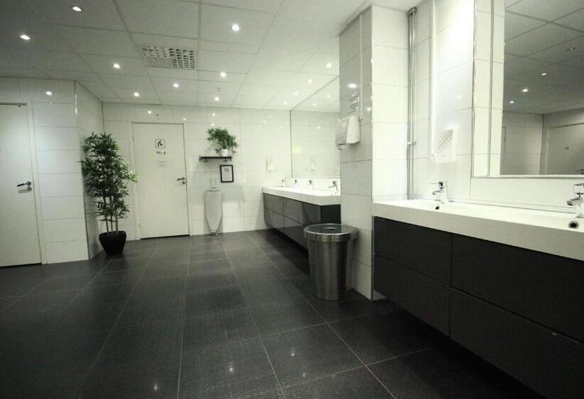 اتاق پایه با سرویس بهداشتی مشترک, L Centralstation