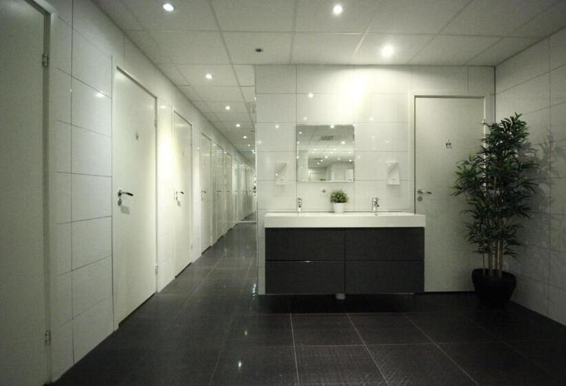 اتاق پایه با سرویس بهداشتی مشترک, L Centralstation