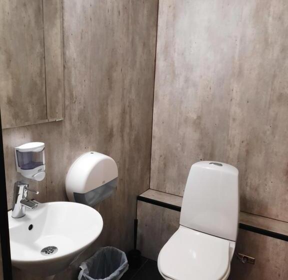 اتاق پایه با سرویس بهداشتی مشترک, L Centralstation