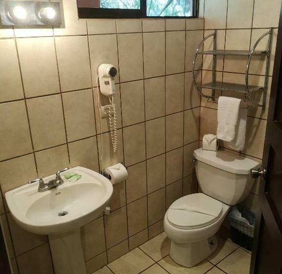 이코노미 룸, Nany